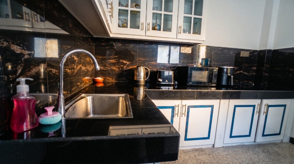 Modern Kitchen Sink & Granite Countertop