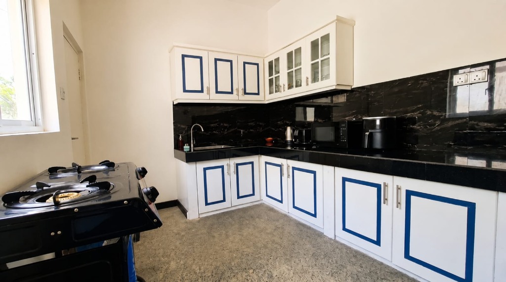Fully Equipped Cooking Station & Range