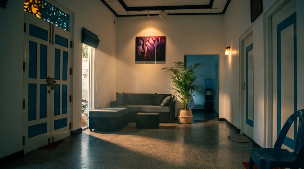Spacious Living Room & Family Sofa Lounge
