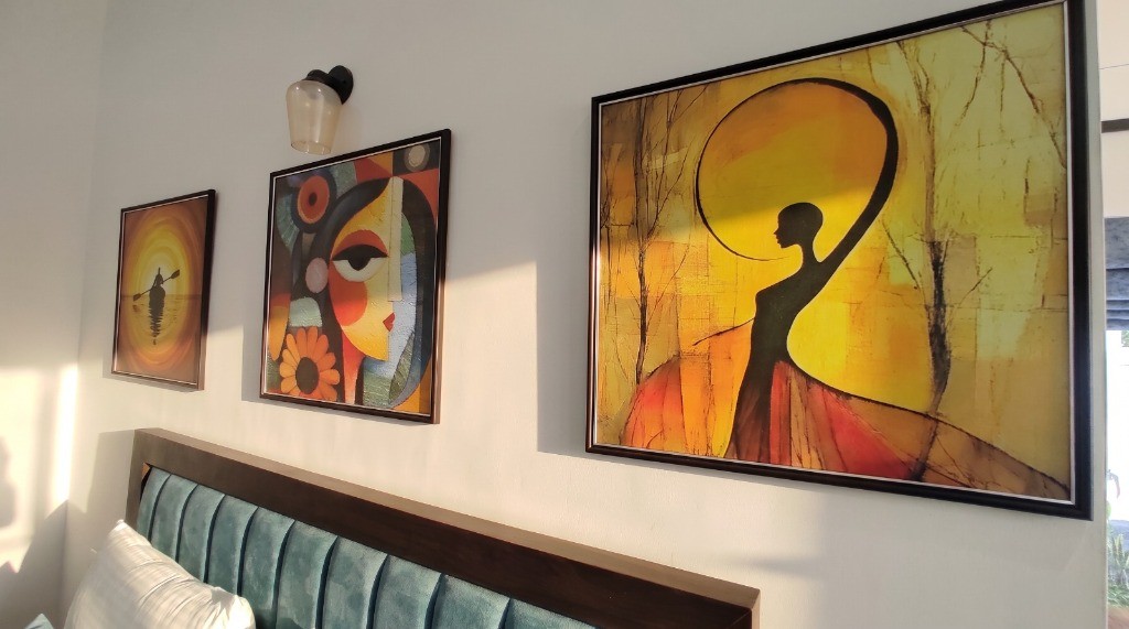 Superior King Room - Designer Art & Ambient Reading Glow