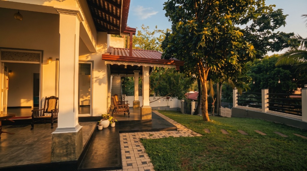 Morning Sun Veranda & Garden Lawn Pathway
