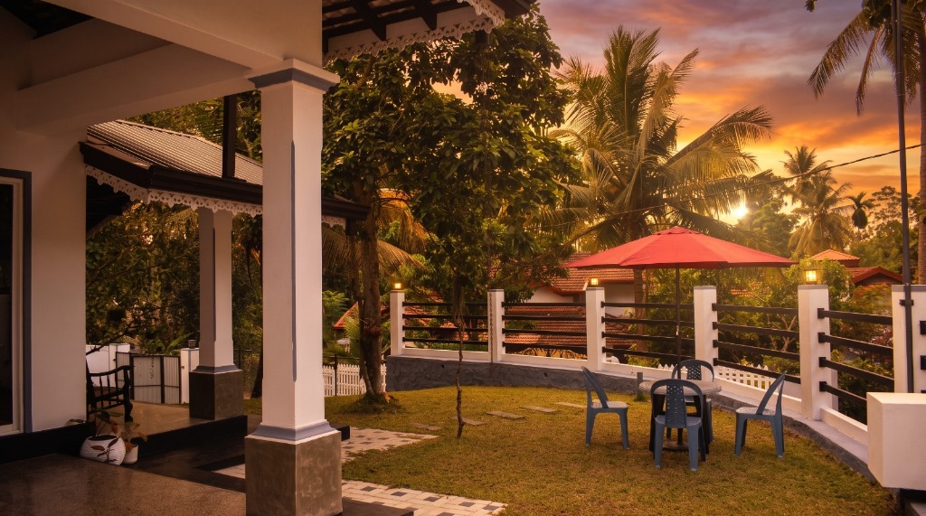 Veranda Sunset & Garden Dining Patio