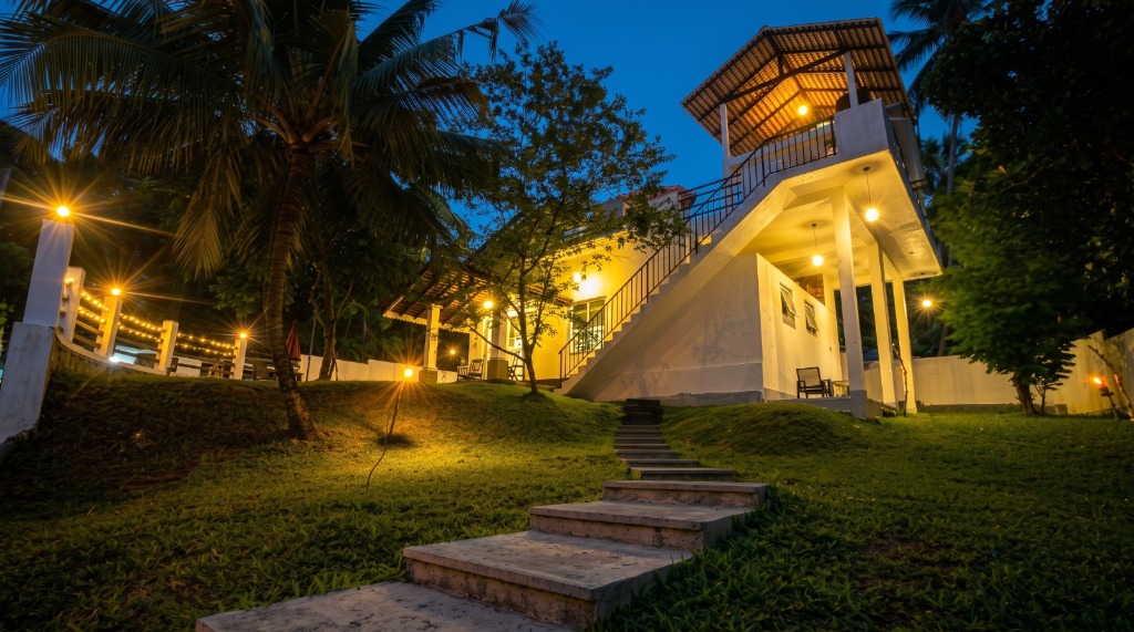 Villa Twilight & Garden Staircase Illumination